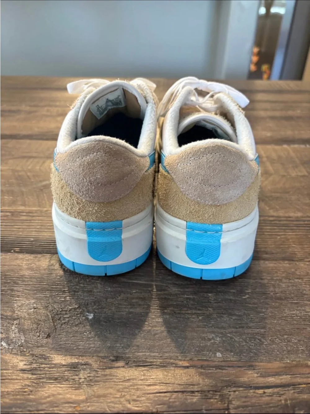 Nike-Jordan Low-Top Sneakers